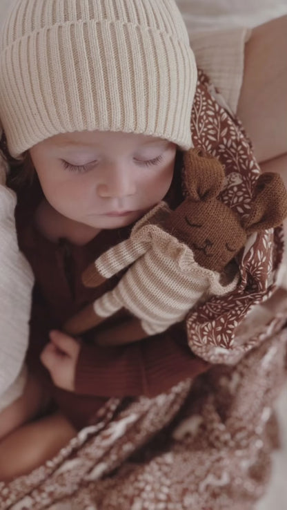 Video: Conejito de alpaca en movimiento — Tenue Baby México